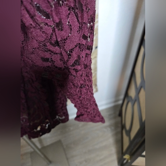 Burgundy Ann Taylor blouse - Picture 5 of 9